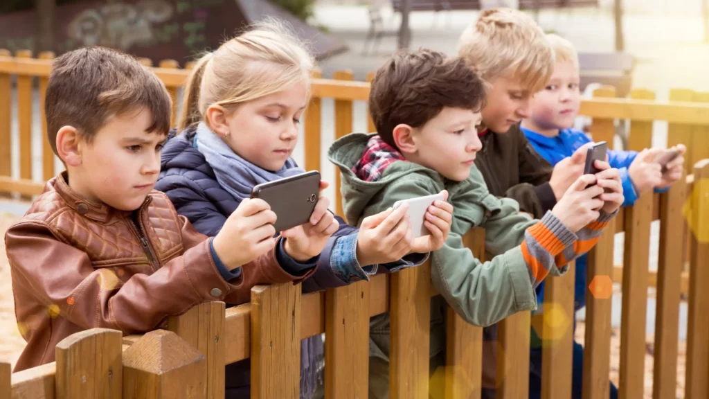 What are the benefits of a kids smart watch?