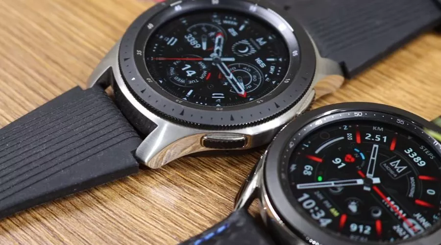 2 SAMSUNG-Galaxy-Watches-On-A-Table